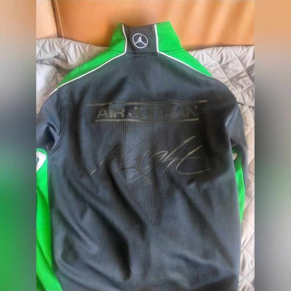 Nike Air Jordan jacket Medium size green and black jacket